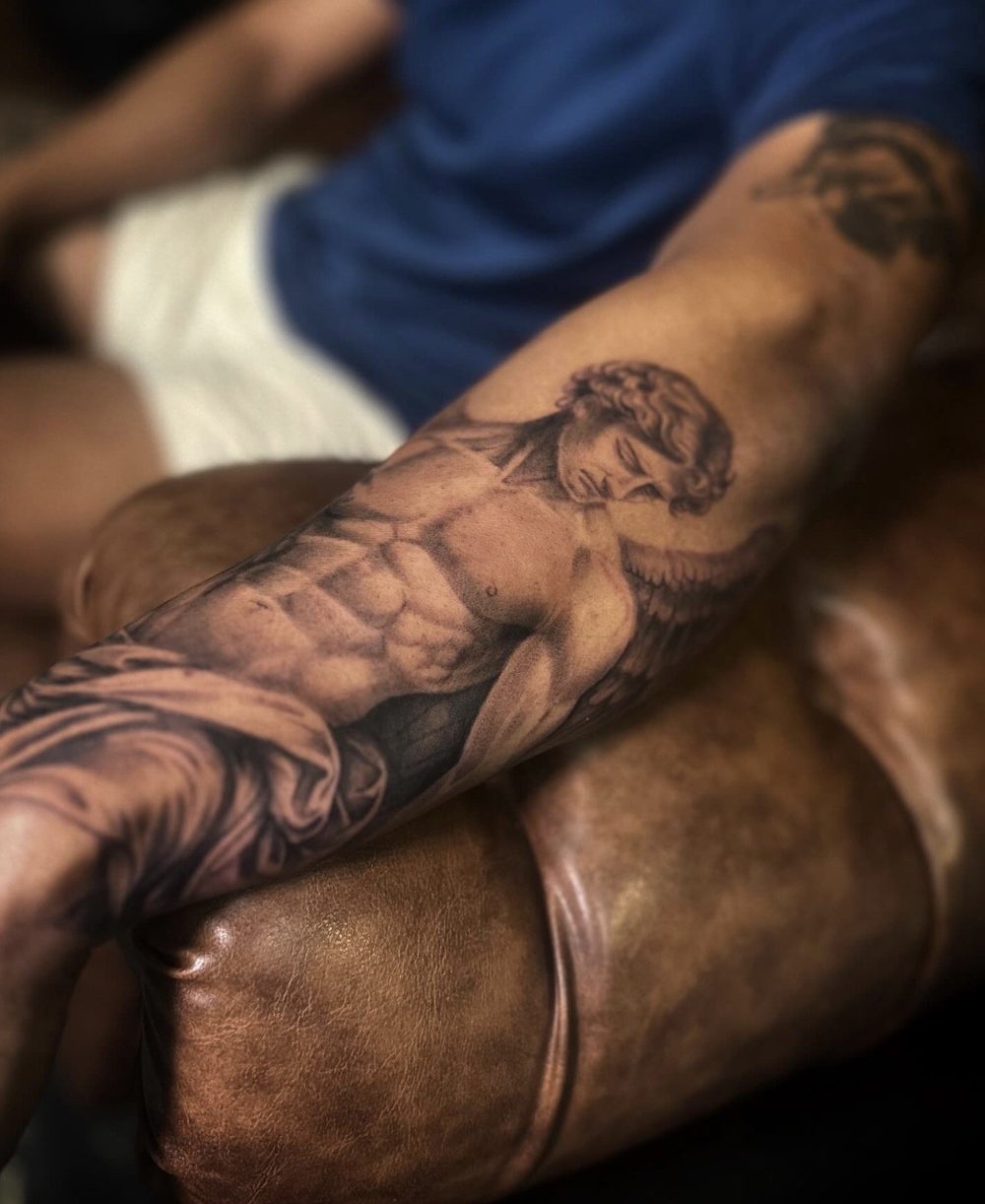 Tatuagem fine line por Thiago Matos
